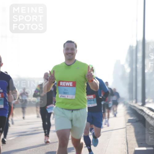 03.10.2025 - Köhlbrandbrückenlauf Jannik Wohlers http://msf.ph/oto/9055742 03.10.2025 09:12:57 Position 3 1008, 3841, 1050 meine-sportfotos.de