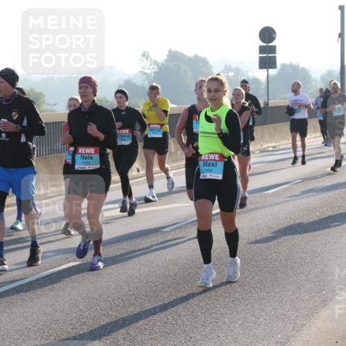 03.10.2025 - Köhlbrandbrückenlauf Lena Gebhardt http://msf.ph/oto/9055743 03.10.2025 09:17:09 Position 1 1152, 3454 meine-sportfotos.de