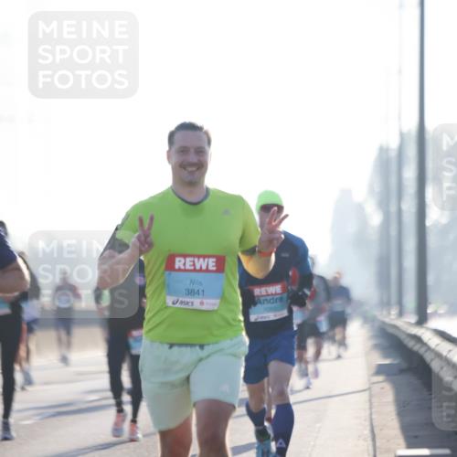 03.10.2025 - Köhlbrandbrückenlauf Jannik Wohlers http://msf.ph/oto/9055755 03.10.2025 09:12:57 Position 3 1008, 2800, 3841, 1050 meine-sportfotos.de