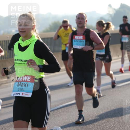 03.10.2025 - Köhlbrandbrückenlauf Lena Gebhardt http://msf.ph/oto/9055790 03.10.2025 09:17:11 Position 1 3711, 2, 3454, 1274 meine-sportfotos.de
