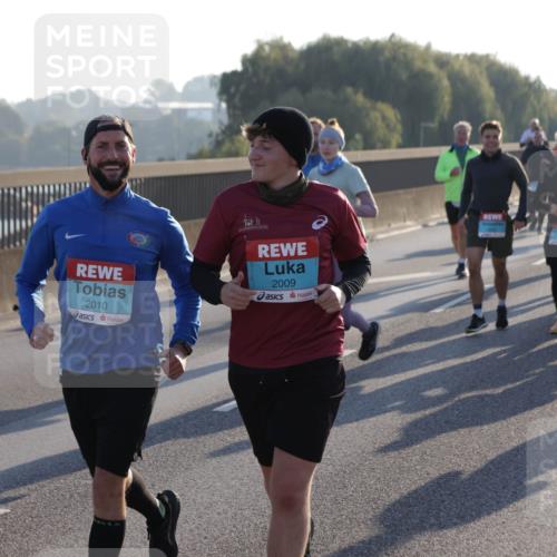 03.10.2025 - Köhlbrandbrückenlauf Jannik Wohlers http://msf.ph/oto/9055814 03.10.2025 09:20:44 Position 3 2010, 2009, 1348 meine-sportfotos.de