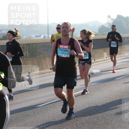 03.10.2025 - Köhlbrandbrückenlauf Lena Gebhardt http://msf.ph/oto/9055816 03.10.2025 09:17:11 Position 1 3454, 1274, 18 meine-sportfotos.de