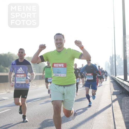 03.10.2025 - Köhlbrandbrückenlauf Jannik Wohlers http://msf.ph/oto/9055842 03.10.2025 09:12:59 Position 3 1086, 1028, 3841 meine-sportfotos.de