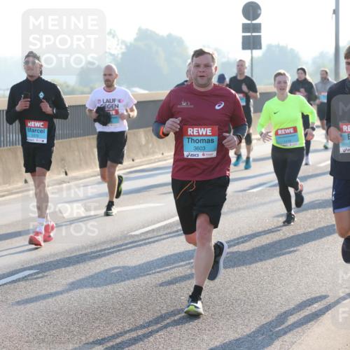 03.10.2025 - Köhlbrandbrückenlauf Lena Gebhardt http://msf.ph/oto/9055872 03.10.2025 09:17:13 Position 1 3378, 3603, 1110, 3143 meine-sportfotos.de
