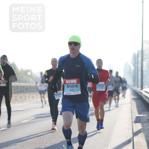 03.10.2025 - Köhlbrandbrückenlauf Jannik Wohlers http://msf.ph/oto/9055921 03.10.2025 09:13:00 Position 3 1050 meine-sportfotos.de