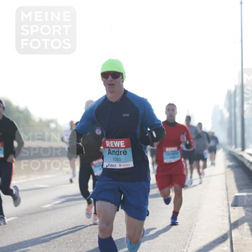 03.10.2025 - Köhlbrandbrückenlauf Jannik Wohlers http://msf.ph/oto/9055938 03.10.2025 09:13:00 Position 3 1050 meine-sportfotos.de