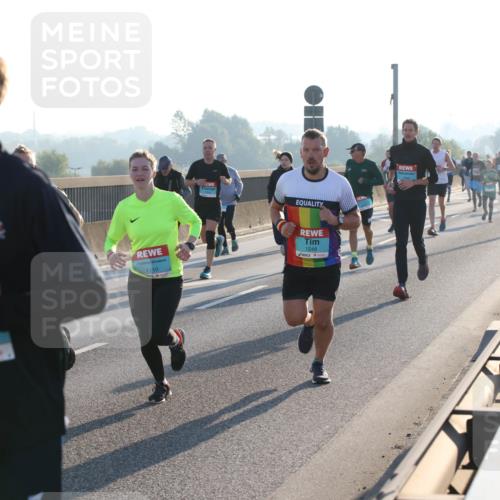03.10.2025 - Köhlbrandbrückenlauf Lena Gebhardt http://msf.ph/oto/9055957 03.10.2025 09:17:15 Position 1 3143, 1110, 1248 meine-sportfotos.de