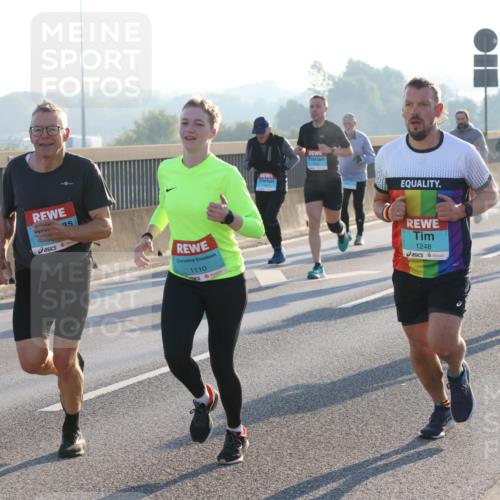 03.10.2025 - Köhlbrandbrückenlauf Lena Gebhardt http://msf.ph/oto/9055968 03.10.2025 09:17:15 Position 1 1110, 1248 meine-sportfotos.de