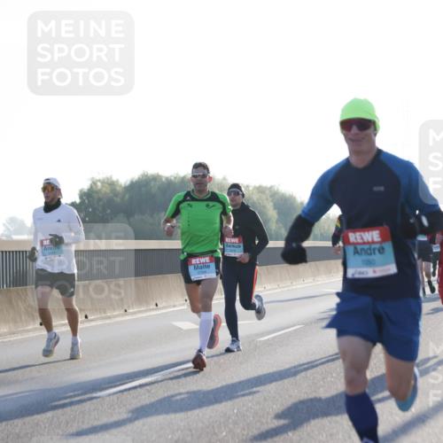 03.10.2025 - Köhlbrandbrückenlauf Jannik Wohlers http://msf.ph/oto/9055973 03.10.2025 09:13:01 Position 3 2704, 1019, 1050 meine-sportfotos.de