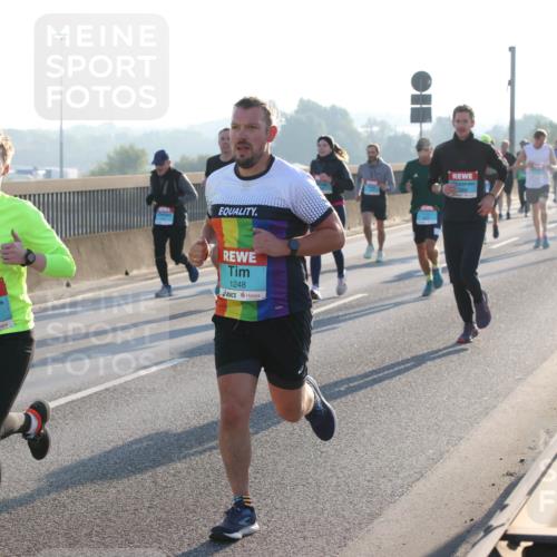 03.10.2025 - Köhlbrandbrückenlauf Lena Gebhardt http://msf.ph/oto/9055979 03.10.2025 09:17:16 Position 1 1110, 600, 1248 meine-sportfotos.de
