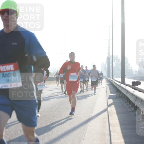 03.10.2025 - Köhlbrandbrückenlauf Jannik Wohlers http://msf.ph/oto/9055989 03.10.2025 09:13:02 Position 3 2704, 1019, 1050 meine-sportfotos.de