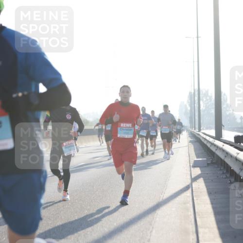 03.10.2025 - Köhlbrandbrückenlauf Jannik Wohlers http://msf.ph/oto/9055995 03.10.2025 09:13:02 Position 3 27, 3705, 51 meine-sportfotos.de