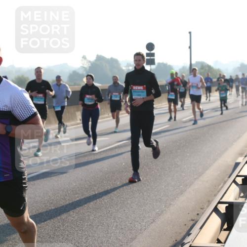 03.10.2025 - Köhlbrandbrückenlauf Lena Gebhardt http://msf.ph/oto/9056004 03.10.2025 09:17:16 Position 1 1248 meine-sportfotos.de