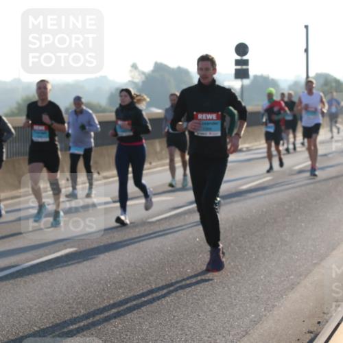 03.10.2025 - Köhlbrandbrückenlauf Lena Gebhardt http://msf.ph/oto/9056007 03.10.2025 09:17:16 Position 1  meine-sportfotos.de