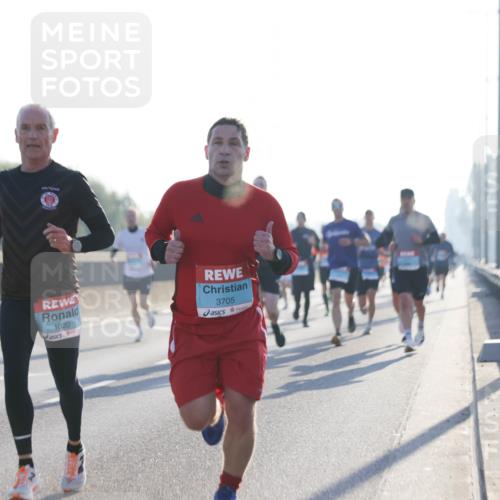 03.10.2025 - Köhlbrandbrückenlauf Jannik Wohlers http://msf.ph/oto/9056036 03.10.2025 09:13:02 Position 3 1020, 3705 meine-sportfotos.de
