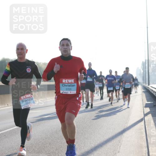 03.10.2025 - Köhlbrandbrückenlauf Jannik Wohlers http://msf.ph/oto/9056050 03.10.2025 09:13:03 Position 3 1020, 3705 meine-sportfotos.de