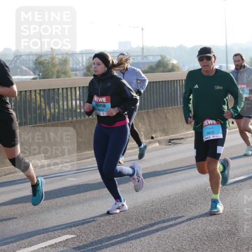 03.10.2025 - Köhlbrandbrückenlauf Lena Gebhardt http://msf.ph/oto/9056088 03.10.2025 09:17:19 Position 1 1457, 1045, 1449, 3812 meine-sportfotos.de