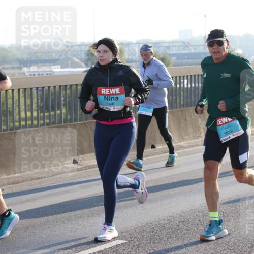 03.10.2025 - Köhlbrandbrückenlauf Lena Gebhardt http://msf.ph/oto/9056095 03.10.2025 09:17:19 Position 1 1045, 1449, 1073, 3812, 1380 meine-sportfotos.de
