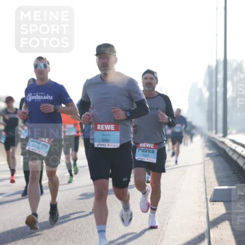 03.10.2025 - Köhlbrandbrückenlauf Jannik Wohlers http://msf.ph/oto/9056137 03.10.2025 09:13:05 Position 3 1040, 3785, 1037 meine-sportfotos.de