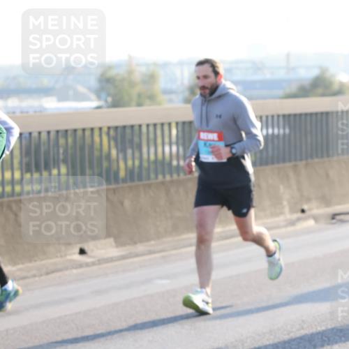 03.10.2025 - Köhlbrandbrückenlauf Lena Gebhardt http://msf.ph/oto/9056149 03.10.2025 09:17:20 Position 1  meine-sportfotos.de