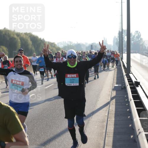 03.10.2025 - Köhlbrandbrückenlauf Jannik Wohlers http://msf.ph/oto/9056159 03.10.2025 09:20:50 Position 3 1820, 3843 meine-sportfotos.de