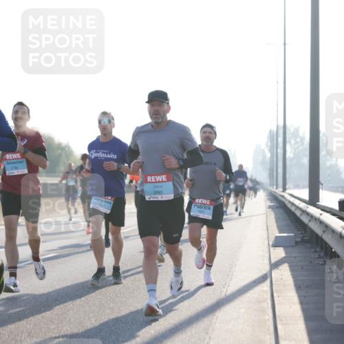 03.10.2025 - Köhlbrandbrückenlauf Jannik Wohlers http://msf.ph/oto/9056166 03.10.2025 09:13:06 Position 3 1016, 2792, 1040, 3785, 1037, 00 meine-sportfotos.de