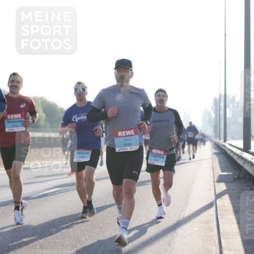 03.10.2025 - Köhlbrandbrückenlauf Jannik Wohlers http://msf.ph/oto/9056197 03.10.2025 09:13:06 Position 3 1016, 2792, 1040, 3785, 1037 meine-sportfotos.de