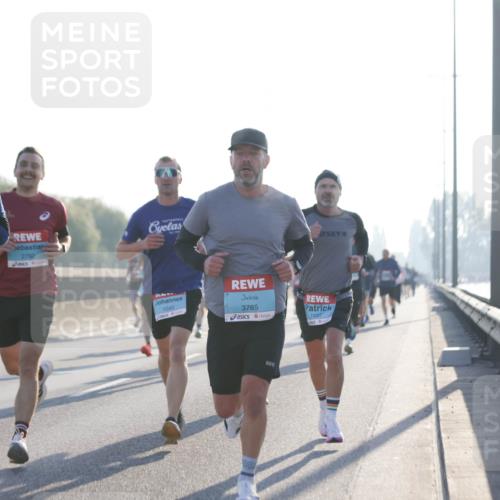 03.10.2025 - Köhlbrandbrückenlauf Jannik Wohlers http://msf.ph/oto/9056207 03.10.2025 09:13:06 Position 3 1016, 2792, 1040, 3785, 1037 meine-sportfotos.de