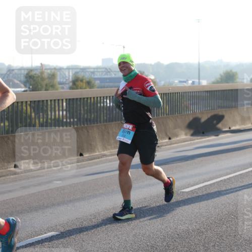 03.10.2025 - Köhlbrandbrückenlauf Lena Gebhardt http://msf.ph/oto/9056209 03.10.2025 09:17:22 Position 1 1176, 3053, 6 meine-sportfotos.de