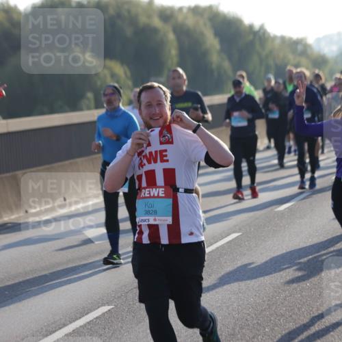 03.10.2025 - Köhlbrandbrückenlauf Jannik Wohlers http://msf.ph/oto/9056297 03.10.2025 09:20:53 Position 3 3828, 3726 meine-sportfotos.de