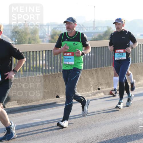 03.10.2025 - Köhlbrandbrückenlauf Lena Gebhardt http://msf.ph/oto/9056321 03.10.2025 09:17:25 Position 1 1239, 3731, 1255 meine-sportfotos.de