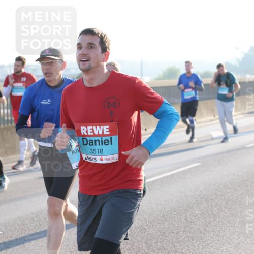 03.10.2025 - Köhlbrandbrückenlauf Lena Gebhardt http://msf.ph/oto/9056357 03.10.2025 09:17:26 Position 1 19, 3518 meine-sportfotos.de