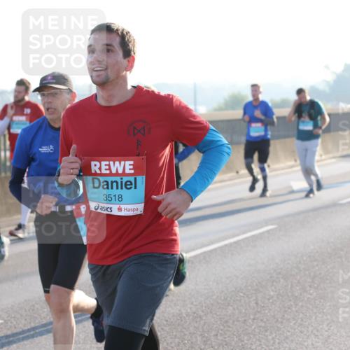 03.10.2025 - Köhlbrandbrückenlauf Lena Gebhardt http://msf.ph/oto/9056362 03.10.2025 09:17:27 Position 1 3518 meine-sportfotos.de