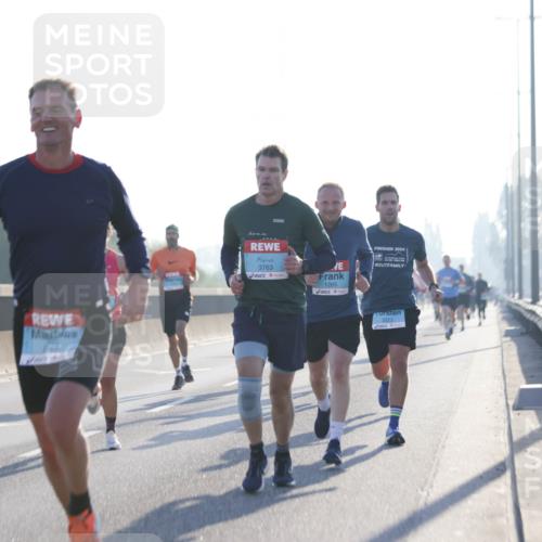 03.10.2025 - Köhlbrandbrückenlauf Jannik Wohlers http://msf.ph/oto/9056465 03.10.2025 09:13:13 Position 3 3763, 1265, 2024 meine-sportfotos.de