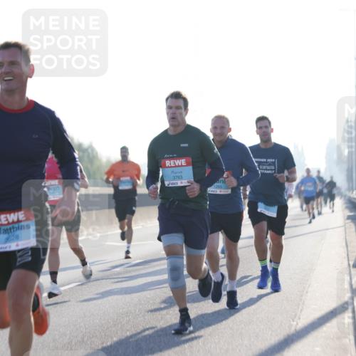 03.10.2025 - Köhlbrandbrückenlauf Jannik Wohlers http://msf.ph/oto/9056482 03.10.2025 09:13:13 Position 3 2628, 3763, 1265, 2024, 7 meine-sportfotos.de