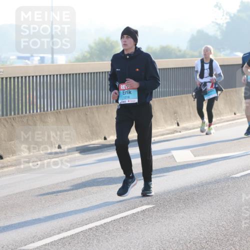 03.10.2025 - Köhlbrandbrückenlauf Lena Gebhardt http://msf.ph/oto/9056485 03.10.2025 09:17:29 Position 1 1216, 1602 meine-sportfotos.de