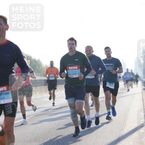 03.10.2025 - Köhlbrandbrückenlauf Jannik Wohlers http://msf.ph/oto/9056486 03.10.2025 09:13:13 Position 3 2128, 3763, 265, 2024 meine-sportfotos.de