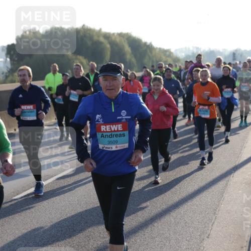 03.10.2025 - Köhlbrandbrückenlauf Jannik Wohlers http://msf.ph/oto/9056511 03.10.2025 09:20:58 Position 3 3582, 3712, 3509 meine-sportfotos.de