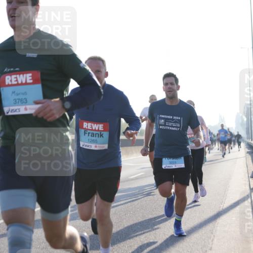 03.10.2025 - Köhlbrandbrückenlauf Jannik Wohlers http://msf.ph/oto/9056547 03.10.2025 09:13:15 Position 3 3763, 1265, 2024, 44, 3223 meine-sportfotos.de