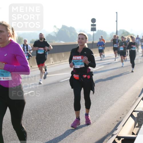 03.10.2025 - Köhlbrandbrückenlauf Lena Gebhardt http://msf.ph/oto/9056551 03.10.2025 09:17:31 Position 1 3766, 1294 meine-sportfotos.de