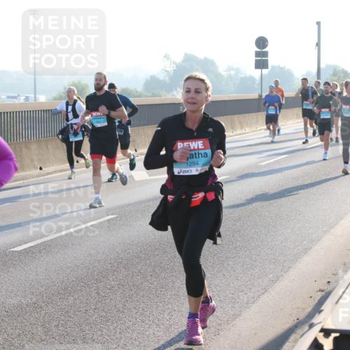 03.10.2025 - Köhlbrandbrückenlauf Lena Gebhardt http://msf.ph/oto/9056563 03.10.2025 09:17:31 Position 1 6, 1294 meine-sportfotos.de