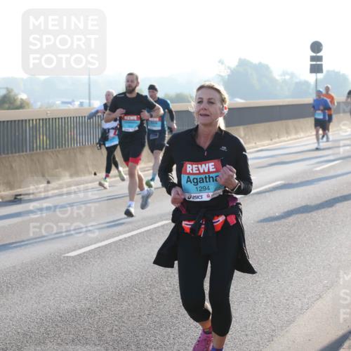 03.10.2025 - Köhlbrandbrückenlauf Lena Gebhardt http://msf.ph/oto/9056566 03.10.2025 09:17:31 Position 1 1294 meine-sportfotos.de