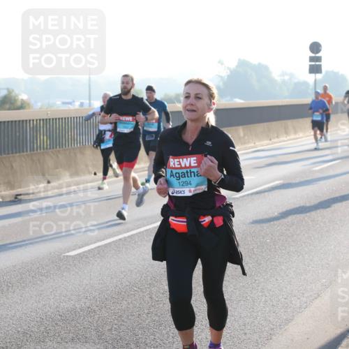 03.10.2025 - Köhlbrandbrückenlauf Lena Gebhardt http://msf.ph/oto/9056573 03.10.2025 09:17:31 Position 1 1294 meine-sportfotos.de