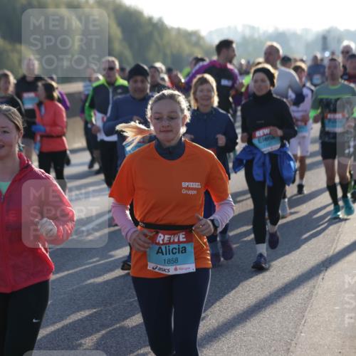 03.10.2025 - Köhlbrandbrückenlauf Jannik Wohlers http://msf.ph/oto/9056583 03.10.2025 09:21:00 Position 3 1858, 1147 meine-sportfotos.de