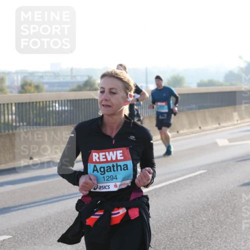 03.10.2025 - Köhlbrandbrückenlauf Lena Gebhardt http://msf.ph/oto/9056584 03.10.2025 09:17:32 Position 1 1294 meine-sportfotos.de