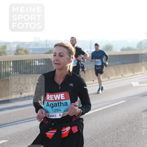 03.10.2025 - Köhlbrandbrückenlauf Lena Gebhardt http://msf.ph/oto/9056589 03.10.2025 09:17:32 Position 1 1294 meine-sportfotos.de