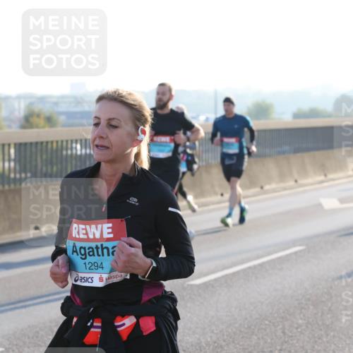 03.10.2025 - Köhlbrandbrückenlauf Lena Gebhardt http://msf.ph/oto/9056595 03.10.2025 09:17:32 Position 1 1294 meine-sportfotos.de