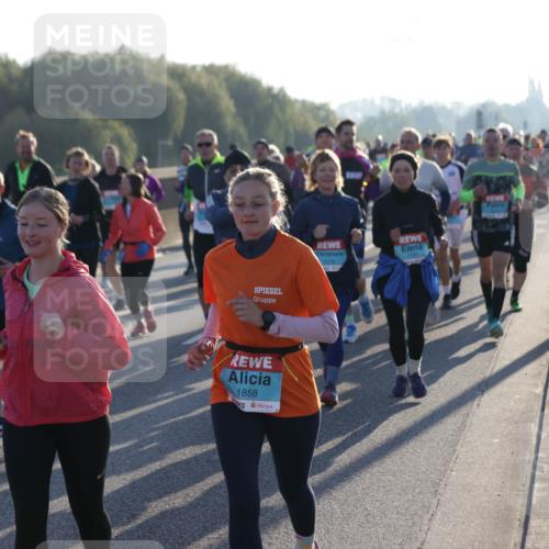03.10.2025 - Köhlbrandbrückenlauf Jannik Wohlers http://msf.ph/oto/9056596 03.10.2025 09:21:01 Position 3 076, 1858, 1147 meine-sportfotos.de
