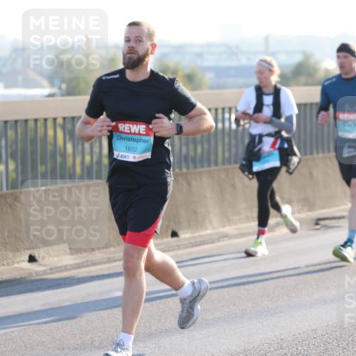 03.10.2025 - Köhlbrandbrückenlauf Lena Gebhardt http://msf.ph/oto/9056619 03.10.2025 09:17:33 Position 1 1602 meine-sportfotos.de