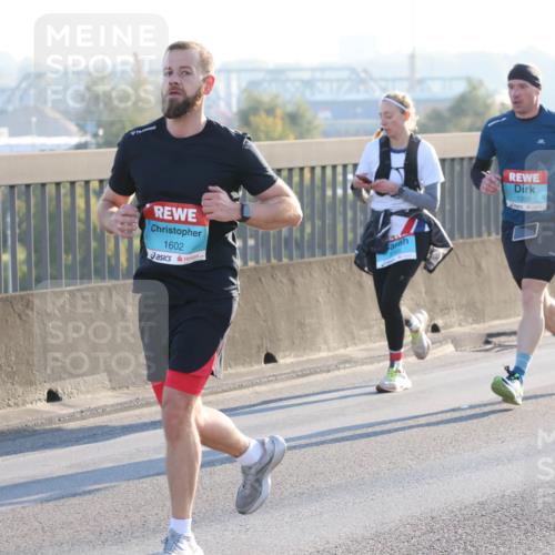 03.10.2025 - Köhlbrandbrückenlauf Lena Gebhardt http://msf.ph/oto/9056622 03.10.2025 09:17:33 Position 1 1602, 1200 meine-sportfotos.de